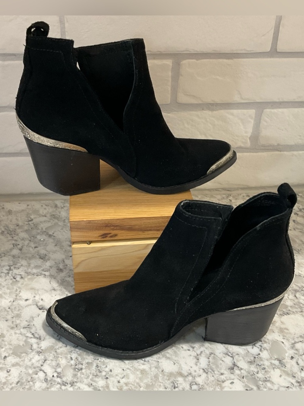 Catherine Malandrino Black Faux Suede Western Ankle Boots Metallic Trim Sz 6.5